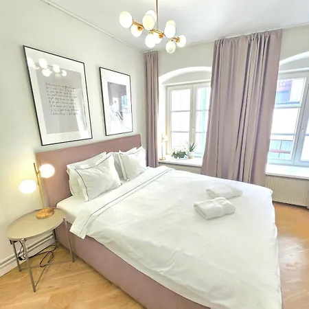 Stylish Old Town Getaway Апартаменты