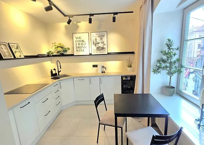 Stylish Old Town Getaway Apartment *