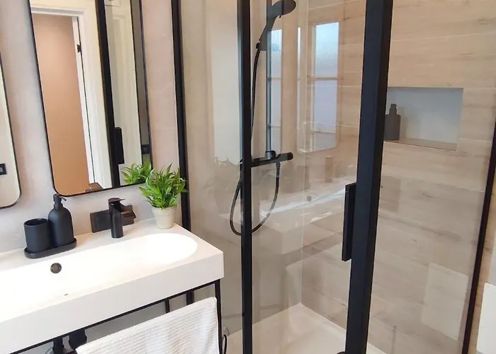 Stylish Old Town Getaway Apartment *